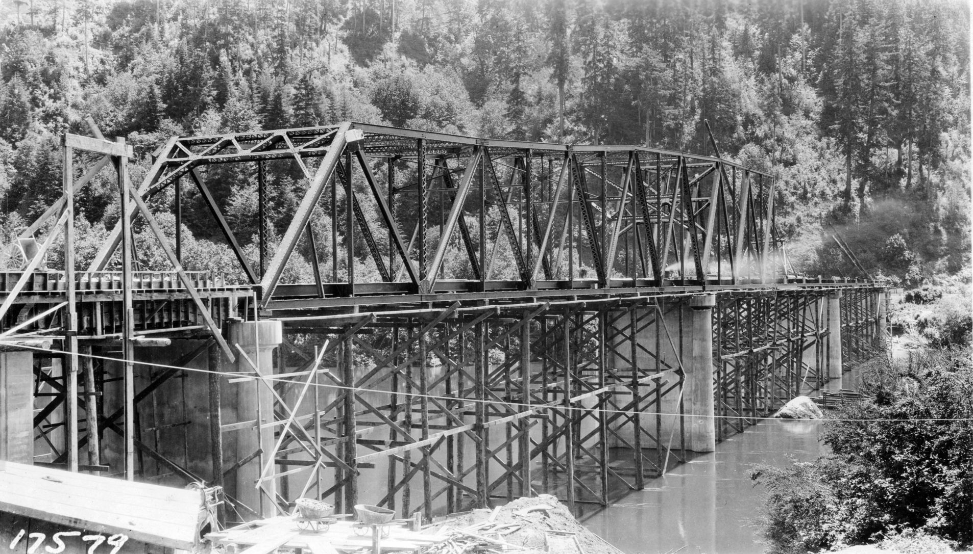 Early Construction of the Scottsburg Bridge